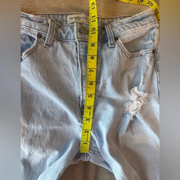 Abercrombie & Fitch The Mom High Rise Curve Love Jeans Size 27 Light Wash - Picture 9 of 10